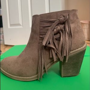 SUEDE BROWN ANKLE BOOTS